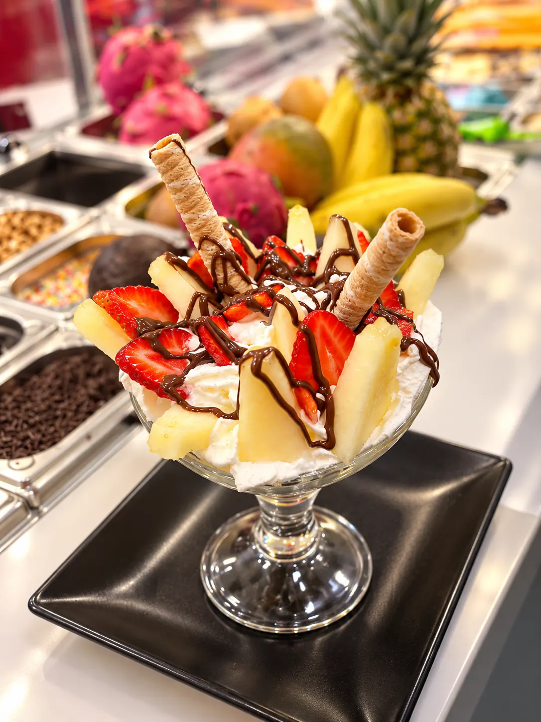 Copa de helado con fruta