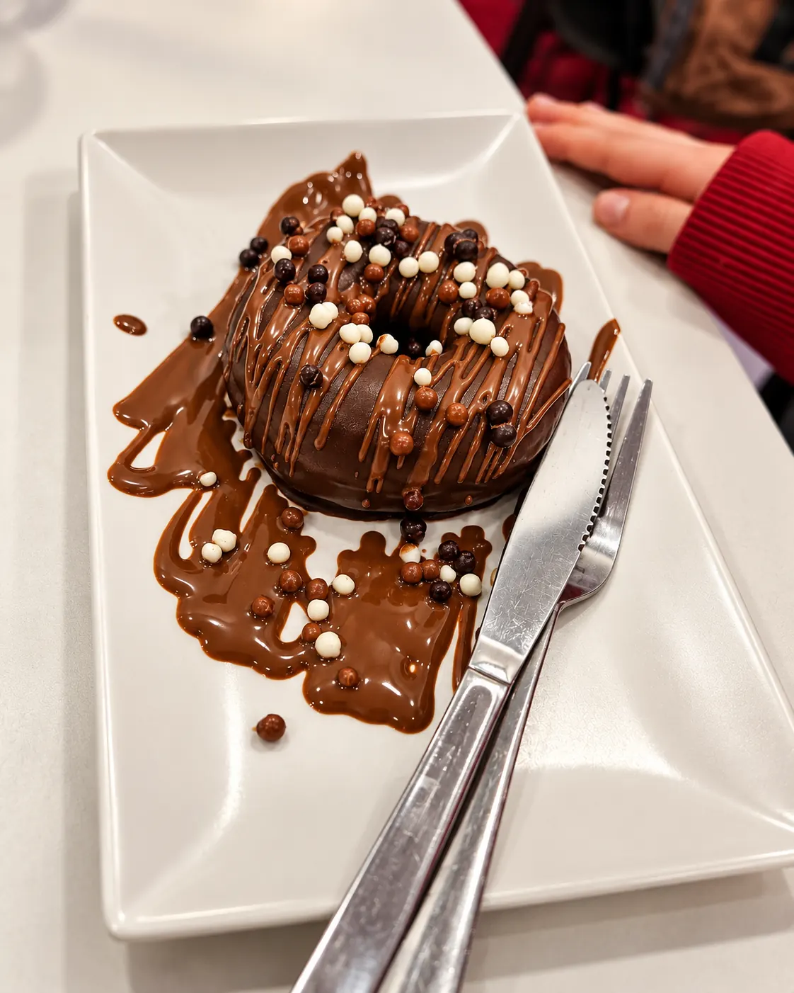 Dónut de chocolate emplatado