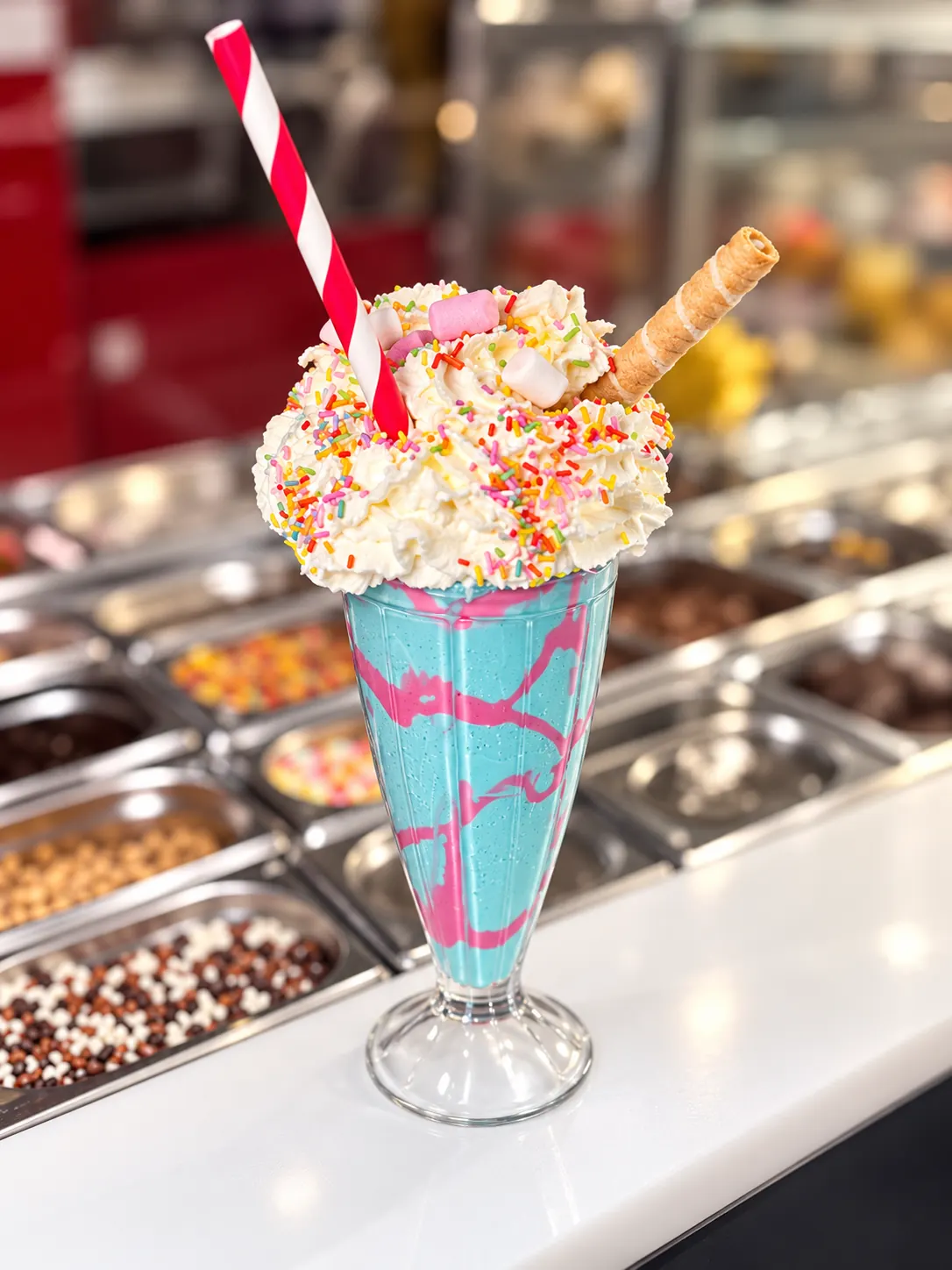 Freakshake con nata y toppings de colores